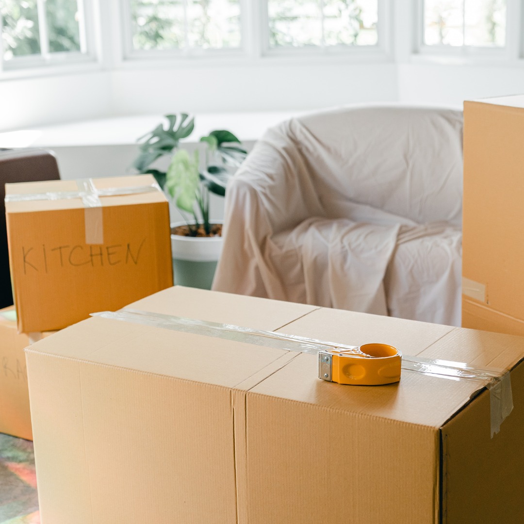 8 Schritte, um Umzugskartons richtig zu packen – Tipps für einen stressfreien Umzug